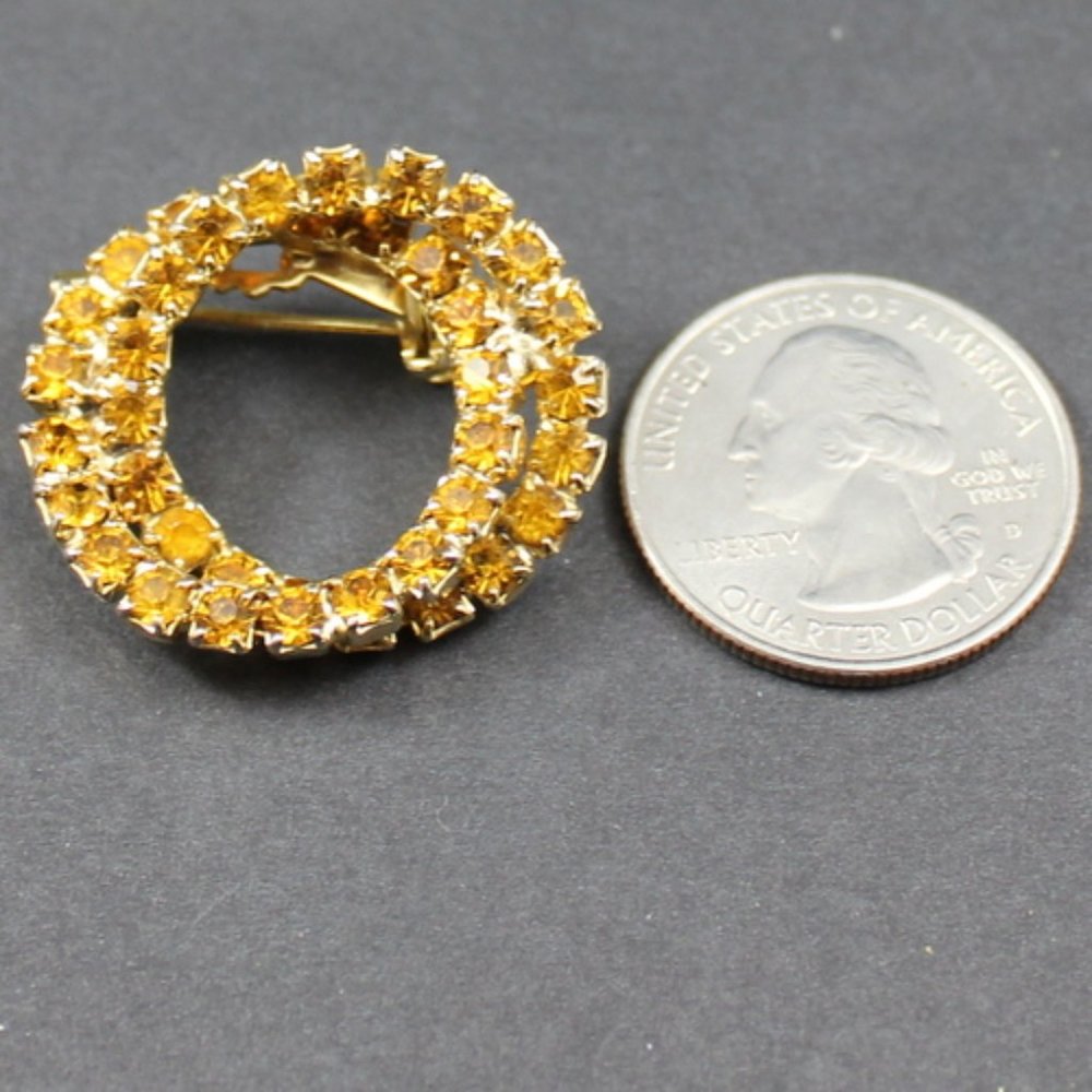 Intertwined Rhinestone Topaz Color Circle Brooch - Picture 4 of 4
